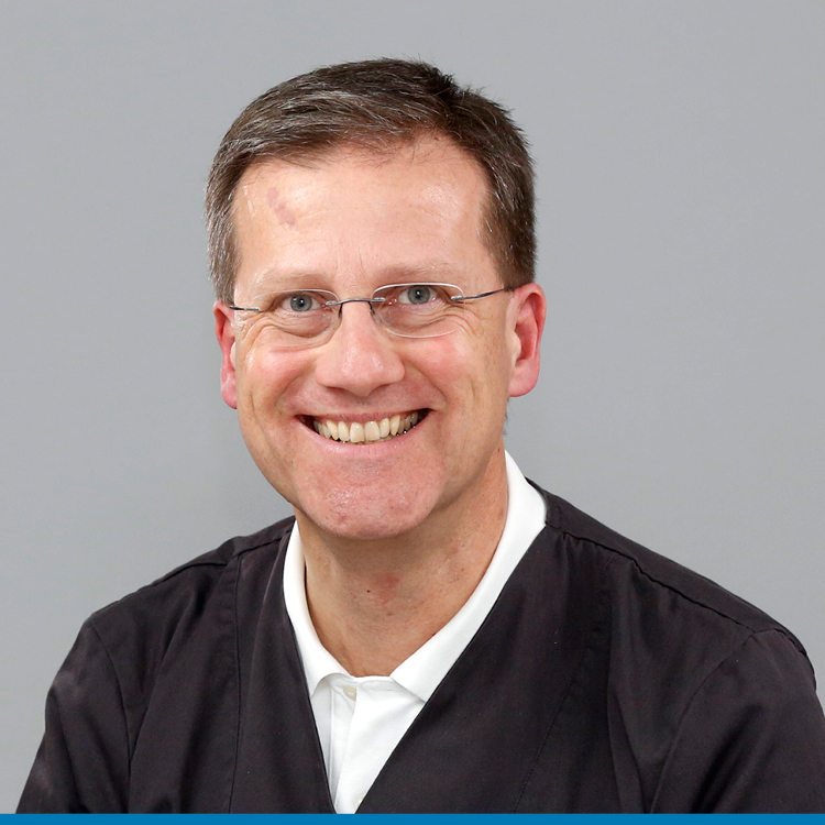 Zahnarzt Prof. Dr. Claus-Peter Ernst - Medi+ Zahnärztliche Praxisklinik